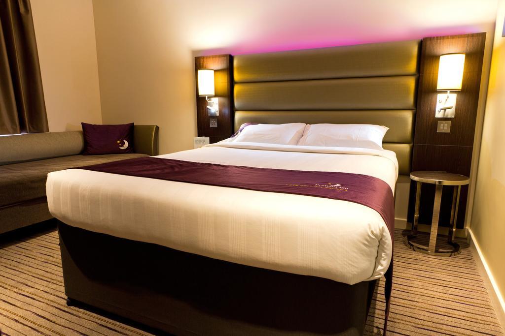 High quality custom hotel room furniture made by China hotel furniture manufacturer